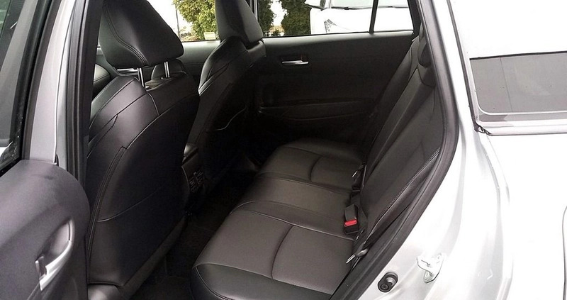Toyota Corolla Cross cena 175900 przebieg: 3369, rok produkcji 2022 z Tychy małe 211
